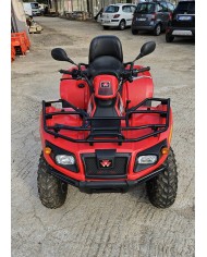 Quad fuoristrada ATV 4x4 rosso