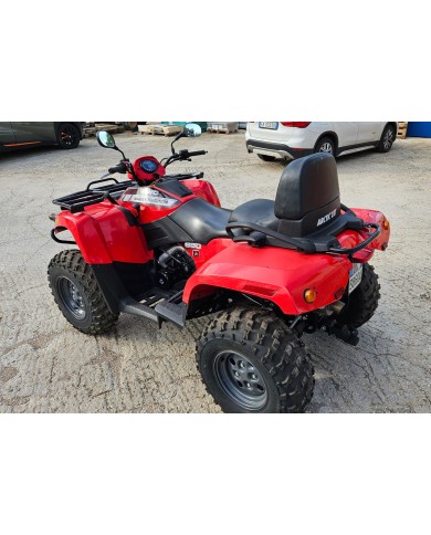 Quad fuoristrada ATV 4x4 rosso Quad fuoristrada ATV 4x4 rosso