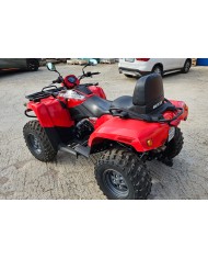 Quad fuoristrada ATV 4x4 rosso