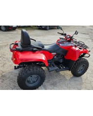 Quad fuoristrada ATV 4x4 rosso