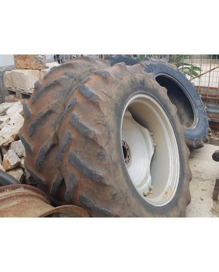 Ruote complete con cerchi 13.6R28