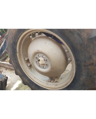 Ruote complete con cerchi 13.6R28