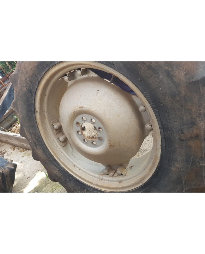 Ruote complete con cerchi 13.6R28