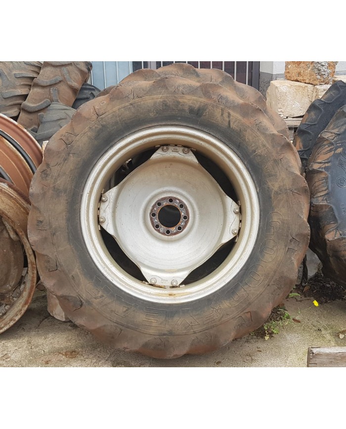 Ruote complete con cerchi 13.6R28